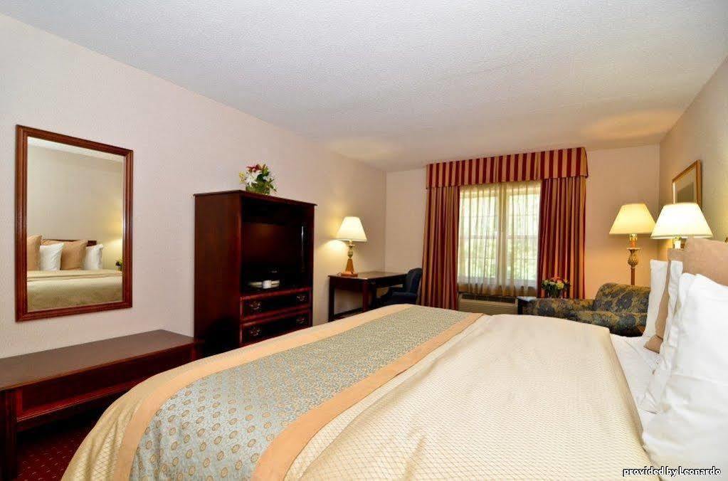 Best Western Plus Morristown Inn-Florham Park Стая снимка