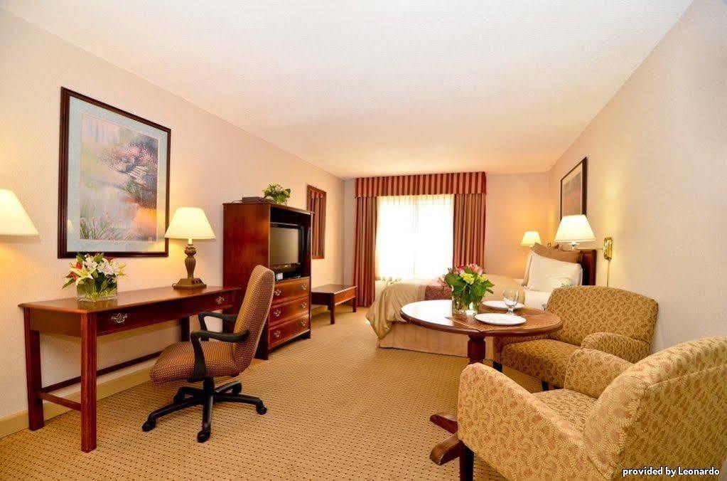 Best Western Plus Morristown Inn-Florham Park Стая снимка