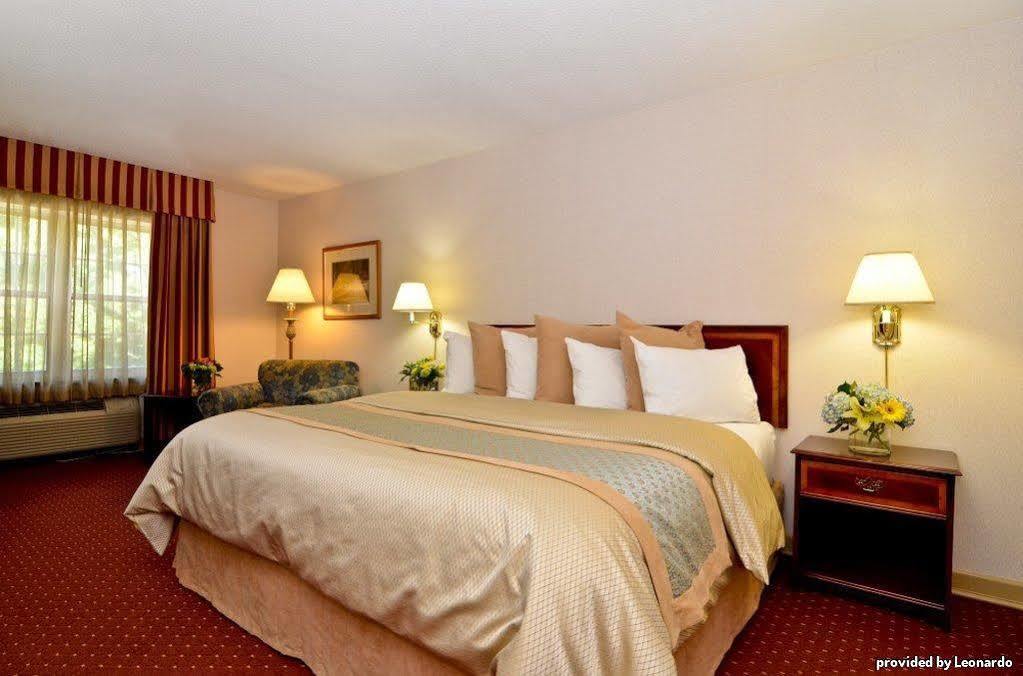 Best Western Plus Morristown Inn-Florham Park Стая снимка